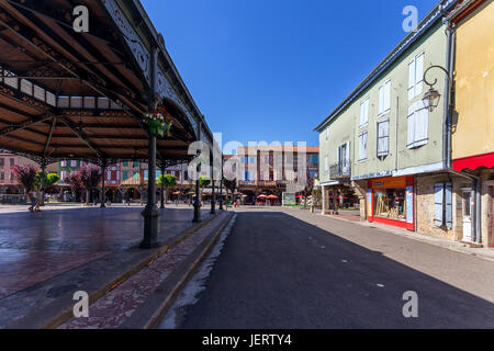 Markthalle am Place de Couverts in Mirepoix.  Ariege, Midi-Pyrénées, Frankreich. Stockfoto