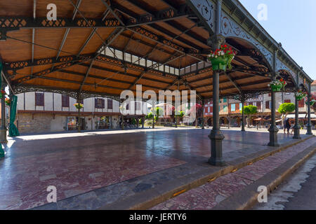 Markthalle am Place de Couverts in Mirepoix.  Ariege, Midi-Pyrénées, Frankreich. Stockfoto