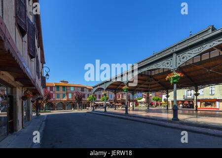 Markthalle am Place de Couverts in Mirepoix.  Ariege, Midi-Pyrénées, Frankreich. Stockfoto