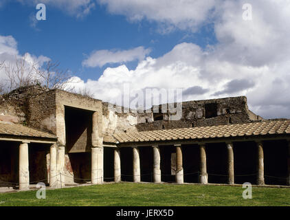 Pompeji. Antike römische Stadt. Die Palästra Kolonnade der Stabian Bäder. Italien. Stockfoto