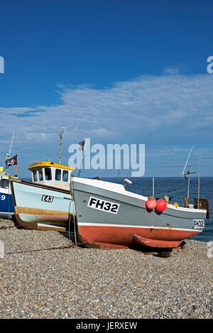 Angelboote/Fischerboote am Strand, Bier, Devon, England UK Stockfoto