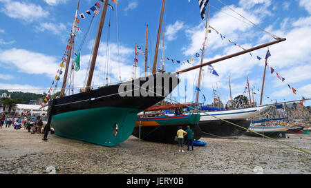 Traditionelle Boote in Cancale, Bisquine Cancalaise und heutzutage, Hafen von La Houle, maritime Festival: "La Cancalaise À 30 Ans" (Cancale, Fr). Stockfoto