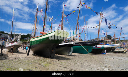 Traditionelle Boote in Cancale: Astrolabium, Le Grand Léjon, Pauline de Dahouet, La Cancalaise; Hafen von La Houle; Maritime Festival; : "La Cancalaise À 30 Stockfoto