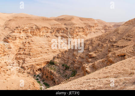 Wadi Qelt in der Judäischen Wüste rund um St. George orthodoxe Kloster oder Kloster St. Georg von Choziba, Israel Stockfoto