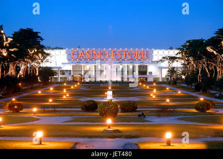 Casino Estoril-Garten in der Dämmerung. Estoril, Portugal Stockfoto