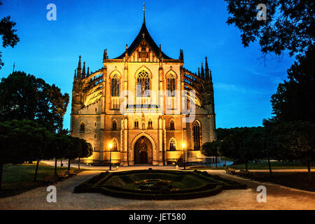 Abendbeleuchtung der St. Barbara Kathedrale Kutna Hora Tschechische Republik, Europa Mittelböhmen, UNESCO, Weltkulturerbe Nacht Dämmerung Stockfoto