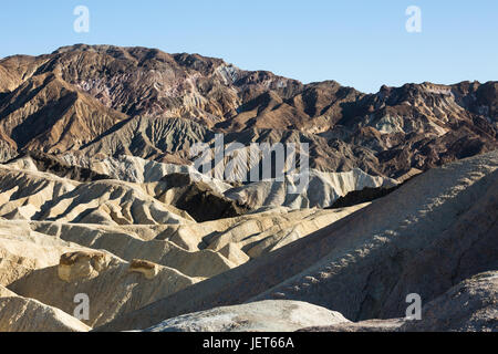 USA, Kalifornien, Death Valley ist ein Wüstental im Osten Kaliforniens. Es ist die niedrigste, trockenste und heißeste Gegend in Nordamerika. Zabriskie Point. Stockfoto