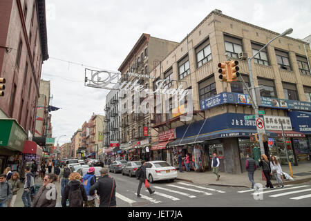 Willkommen bei kleinen Italien-Schild an der Kreuzung der Maulbeere und Kanal Straßen New York City USA Stockfoto