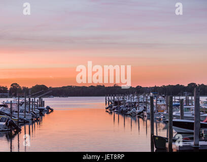 Sonnenuntergang im oberen Sag Harbor Bucht, Sag Harbor, New York Stockfoto