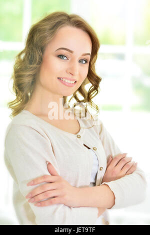 Porträt einer schönen Frau posiert Nahaufnahme Stockfoto