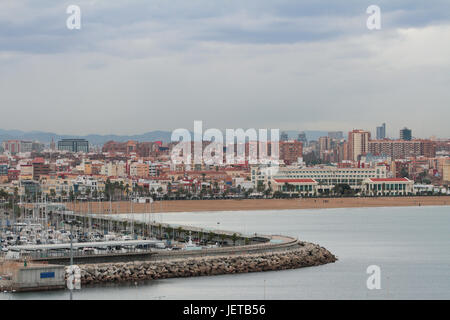 Yacht-Club und Stadt Novembermorgen. Valencia, Spanien Stockfoto