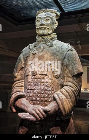 Einer der acht Generäle der Welt ausgegraben berühmten Terrakotta-Armee, Teil des Mausoleums des ersten Qin-Kaisers und ein UNESCO-Weltkulturerbe-l Stockfoto