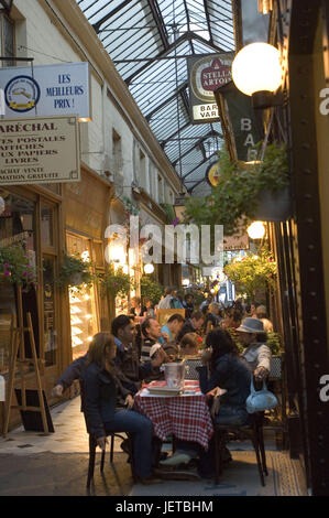 Frankreich, Paris, Passage des Panoramas, Geschäfte, Bar, Tourist, kein Model-Release keine Property-release Stockfoto