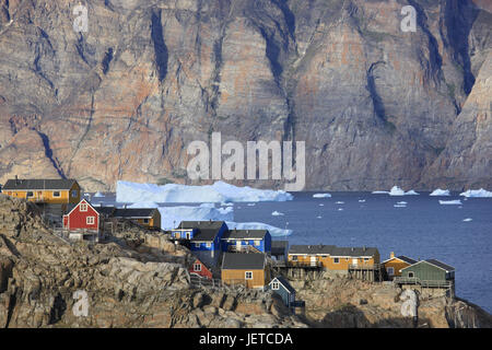 Grönland, Uummannaq, Fjord, Eisberge, Galle Küste, Holzhäuser, Nordgrönland, Destination, Landschaft, Meer, der Arktis, Eis, Gletschereis, Float, Küstenlandschaft, Häuser, Wohnhäuser, Küste, draußen, menschenleer, Siedlung, lokale Ansicht Stockfoto