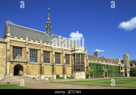 Großbritannien, England, Cambridgeshire, Cambridge, Trinity College, große Hof, der Klang, Europa, Stadt, Ziel, Ort von Interesse, Gebäude, Struktur, Architektur, Architektur, Universität, Uni-Gebäude, Fassade, Innenhof, Hauptplatz, Rasen, menschenleer, Treppen, Eingang, Halle, Stockfoto