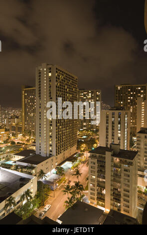 USA, Hawaii, Honolulu, Stadtübersicht, Nacht, Stockfoto