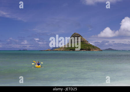 Touristen, Kanu, Chinamans habend, Kualoa Park, Kaneohe Bay auf Hawaii, Oahu, USA, Stockfoto