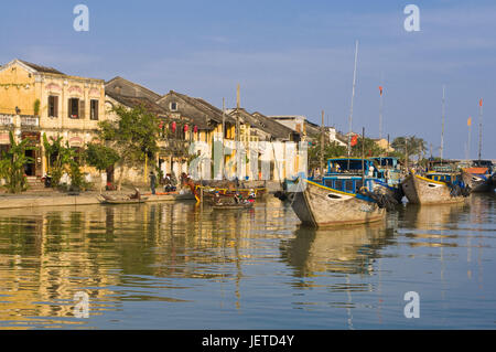 Kleiner Hafen mit hölzernen Boots, Hoi an In Vietnam, Stockfoto