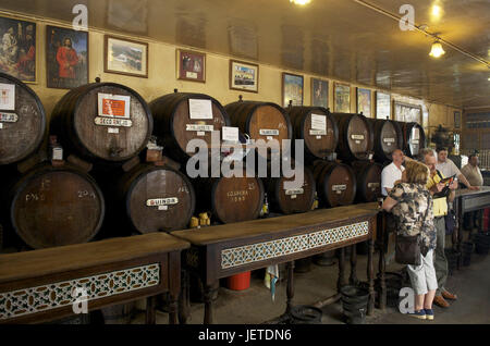 Spanien, Malaga, Menschen in eine Wein-Bar, Stockfoto