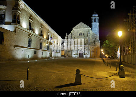 Spanien, Andalusien, Ubeda, Leerzeichen vor der Sacra Capilla del Salvador in der Nacht, Stockfoto