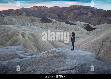 Traveler Blick in die tiefen Täler im Death Valley, USA Stockfoto