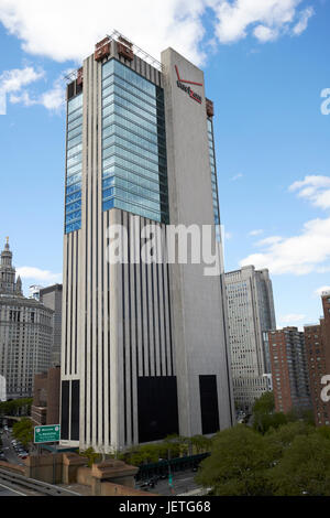 Ein Brooklyn Bridge Plaza Telecom Bürogebäude New York City USA Stockfoto
