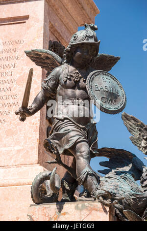 München, Deutschland - 7. Juni 2016: Die Mariensaule ist eine Mariensäule auf dem Marienplatz in München gelegen. An jeder Ecke auf die Spalte pedes Stockfoto