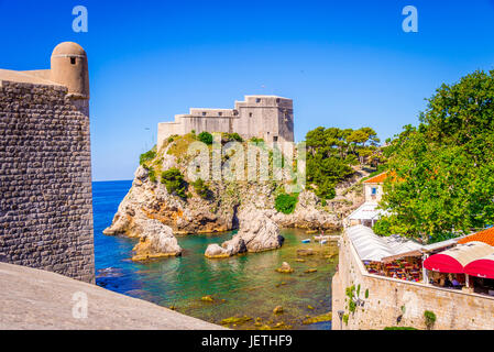 Fort Lovrijenac oder St. Lawrence Fortress, oft auch "Dubrovnik's Gibraltar" genannt, ist eine Festung außerhalb der westlichen Mauer der Stadt Dubrovnik. Stockfoto