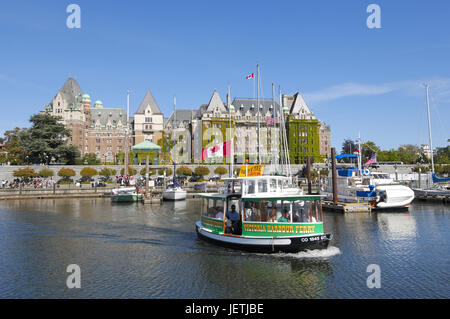 Der Hafen mit dem Empress Hotel in Victoria auf Vancouver Island, Der Hafen Mit Dem Empress Hotel Im Hintergrund in Victoria Auf im Hintergrund Stockfoto