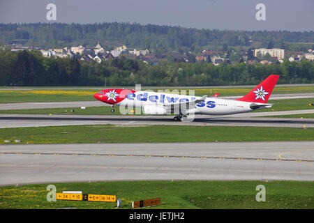 Flugzeug start von der Flughafen Zürich, Zürich, Schweiz, nur digital erhältlich, Flugzeug-Start Vom Flughafen Zuerich - Zürich - Schweiz - nu Stockfoto