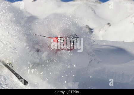 Frau fährt Ski, Salzburg, Österreich, Frau Fährt Ski, Österreich Stockfoto