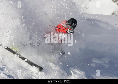 Frau fährt Ski, Salzburg, Österreich, Frau Fährt Ski, Österreich Stockfoto