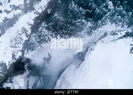 Aerial Flug mit Drohne über den berühmten Dettifoss ist ein Wasserfall im Vatnajökull-Nationalpark im Nordosten Islands und hat den Ruf, den meisten pow werden Stockfoto