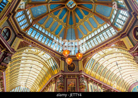 Reich verzierte Decke, Leadenhall Market, London, UK Stockfoto