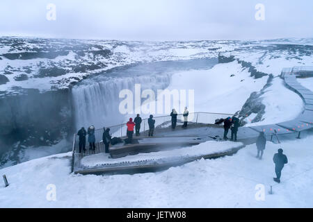 Vatnajökull, Island - 28. März 2017: Aerial Flug mit Drohne über den berühmten Dettifoss ist ein Wasserfall im Vatnajökull-Nationalpark im Nordosten Eis Stockfoto