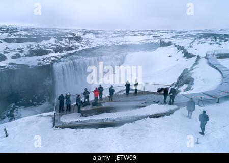 Vatnajökull, Island - 28. März 2017: Aerial Flug mit Drohne über den berühmten Dettifoss ist ein Wasserfall im Vatnajökull-Nationalpark im Nordosten Eis Stockfoto