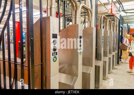 NEW YORK, USA – 22. November 2016: Times Square u-Bahn Station entladen in New York City USA. Stockfoto
