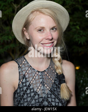 New York, NY USA - 26. Juni 2017: Gigi Burris besucht, Cocktails und Gespräch in der Feier mit Stück & Co im Bowery Garden Stockfoto