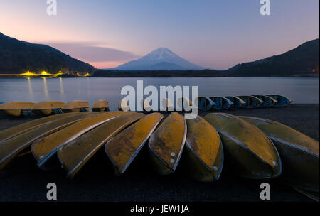 See Shojiko mit Mt.Fuji Morgen, Yamanashi, Japan. Stockfoto