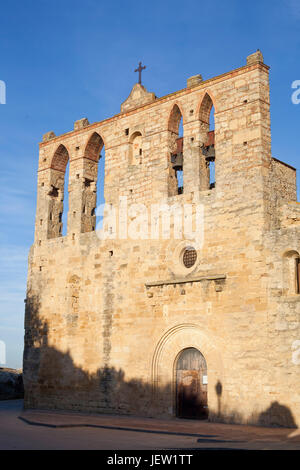 Kirche von Sant Pere de Pals in Katalonien, Spanien, eine alte religiöse Tempel im zehnten Jahrhundert erbaut. Stockfoto