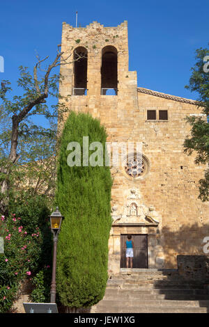 Kirche von Sant Pere de Pals in Katalonien, Spanien, eine alte religiöse Tempel im zehnten Jahrhundert erbaut. Stockfoto