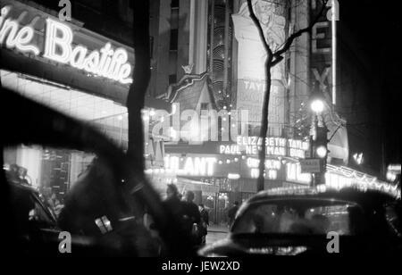 Fassade des Kinos Le Grand Rex, befindet sich Boulevard Poissonnière im 2. Arrondissement von Paris.  Dezember 1958 Foto Michael Holtz Stockfoto