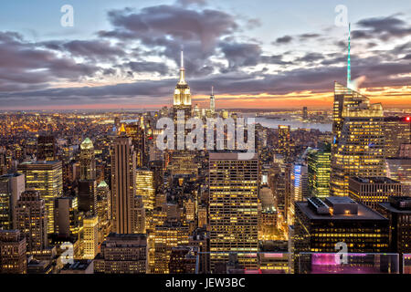 Empire State Building in New York nach Sonnenuntergang Stockfoto