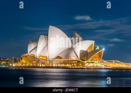 Blick auf Sydney Opernhaus bei Nacht, lange Exposition Stockfoto