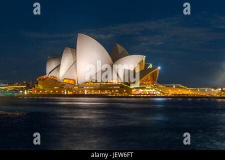 Blick auf Sydney Opernhaus bei Nacht, lange Exposition Stockfoto