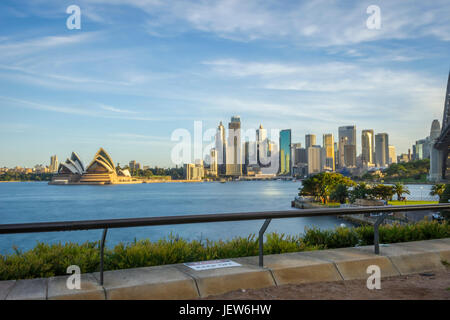 SYDNEY, Australien - APRIL 20: Blick auf die Skyline von Sydney Opera House und Sydney Innenstadt. April 2016 Stockfoto