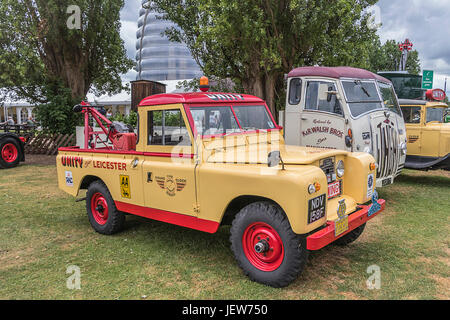 Einheit Recovery Landrover auf der Oldtimer Messe Held an der Abtei Pumpstation In Leicester 25. Juni 2017. Stockfoto