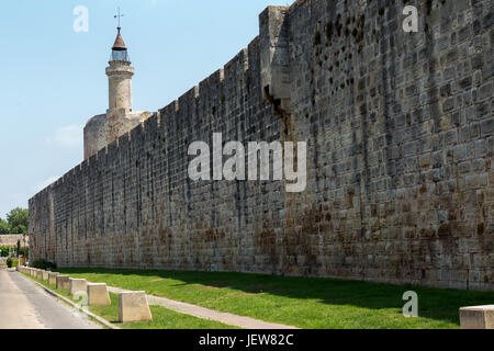 Wehrmauer in Aigues-Mortes, Languedoc-Roussillon, Frankreich. Stockfoto