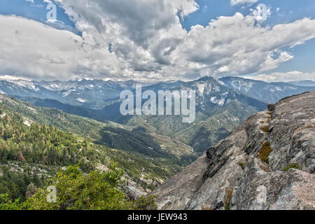 Blick vom Moro Rock im Sequoia National Park in der Sierra Nevada Stockfoto
