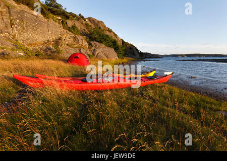 Kanus am Meer Stockfoto